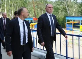 Семьи с детьми в палатках, побои, экскаваторы, бойцы в камуфляже