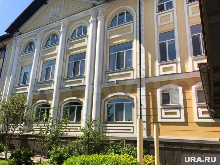 Коттедж в 1246 квадратных метров расположился на участке 25 соток земли