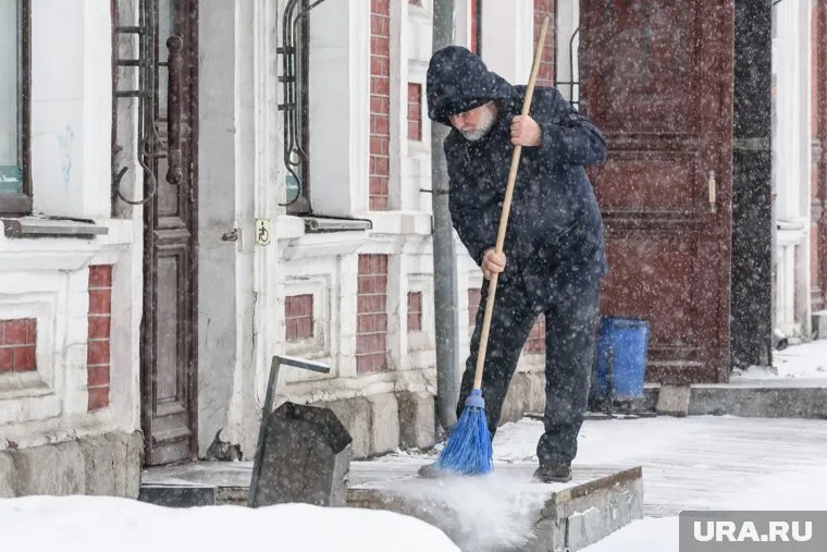 Убирать снег будут не один день