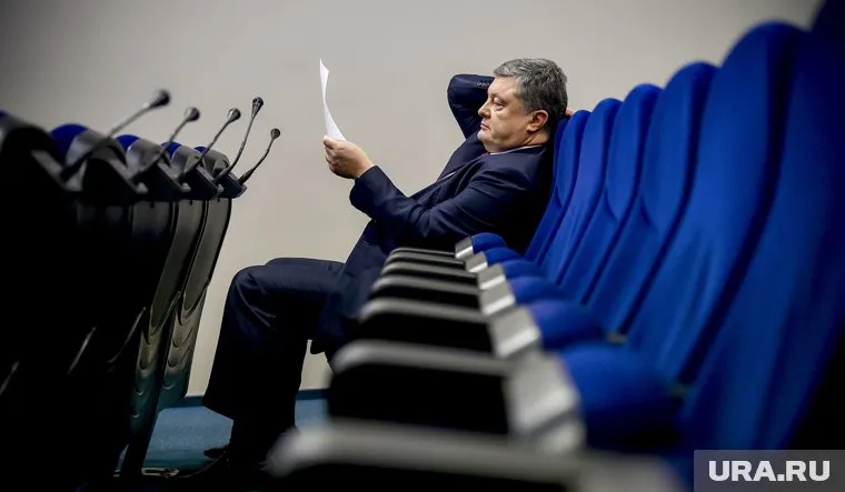 Над Петром Порошенко смеялись из-за грязной обуви