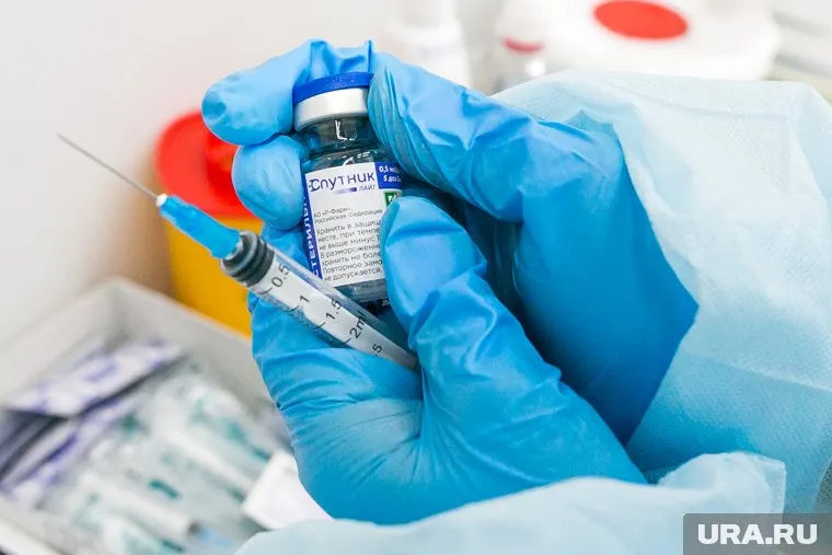 Власти предлагают жителям ставить первый компонент «Спутника V»