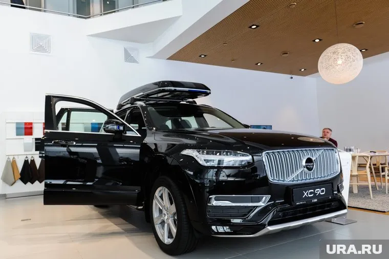 В России дефицит новых автомобилей, из-за чего россияне вынуждены покупать подержанные машины