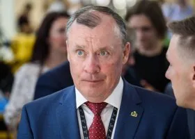 Враждующие мэр и министр примирились на 5 минут ради школьников Екатеринбурга