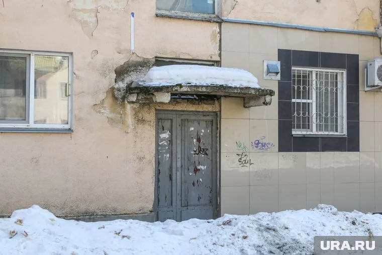 По суду «Горкомжилстрой» приведет в порядок фасад и отремонтирует подъезд дома