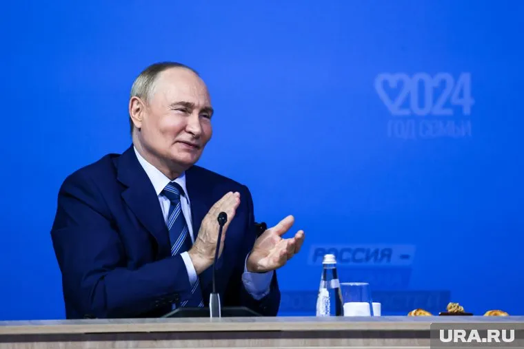 Владимир Путин проводит встречу с участниками программы «Движение первых»