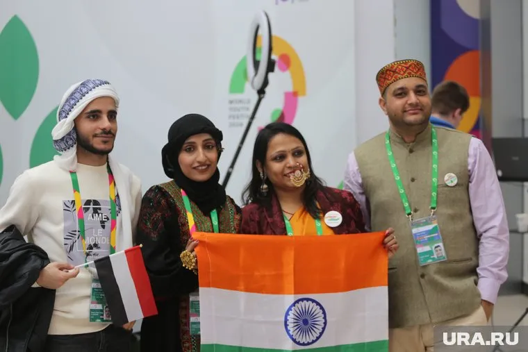 В округ прибыла молодежь из 32 стран мира, в том числе из Алжира, Аргентины, Венесуэлы