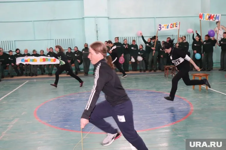 Четыре команды соревновались между собой за право называться самой спортивной