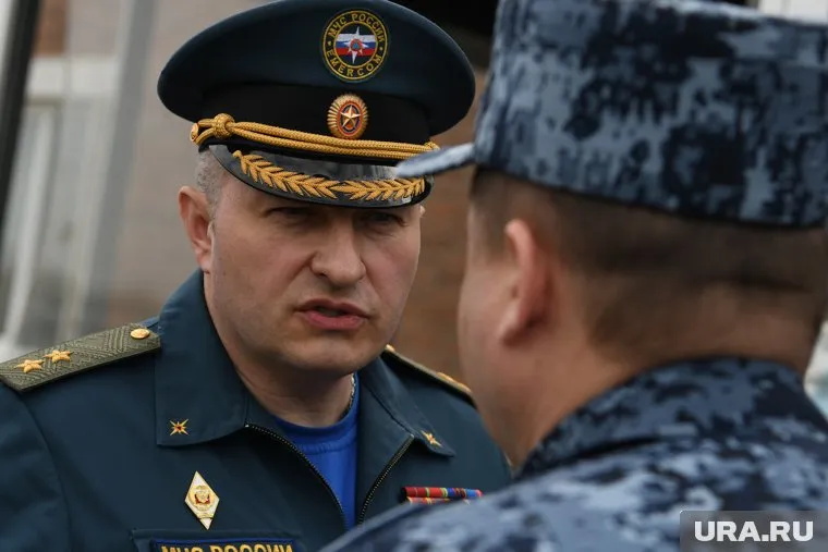 Александр Куренков обещал вернуться в Свердловскую область после того, как ситуация с пожарами стабилизируется