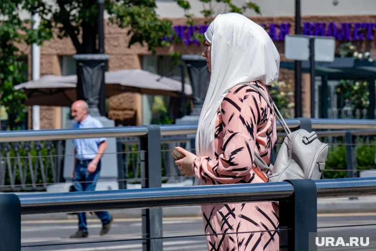 303 школы приняли решение о запрете на ношение головных уборов