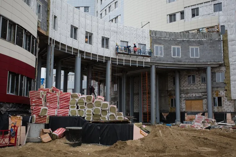 Строительная площадка перинатального центра. Сургут, роддом, стройка, перинатальный центр