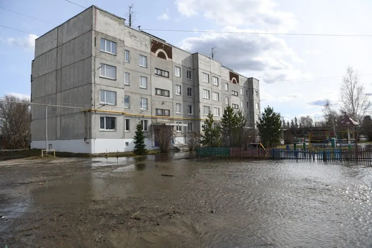 Затопленный из-за паводка микрорайон Тополя в Кургане. Курган