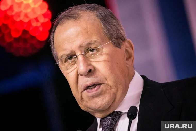 По словам главы МИД РФ, вклад в дестабилизацию обстановки в Азии вносят военные блоки