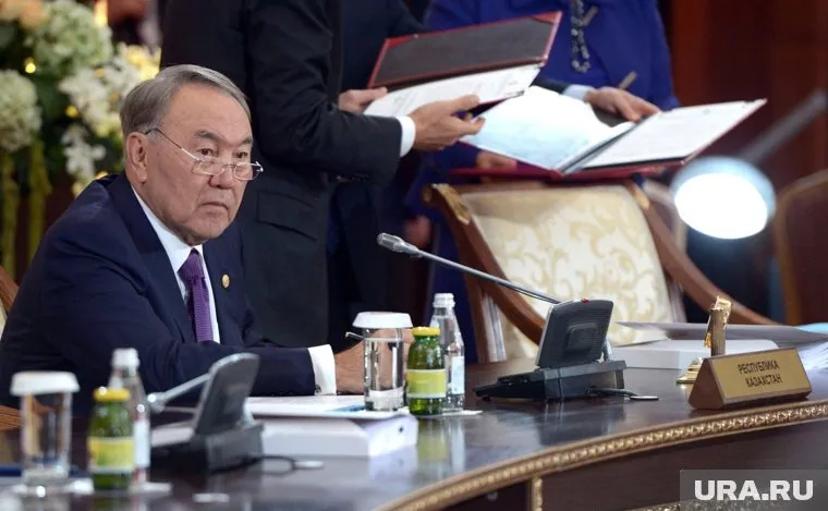 Нурсултан Назарбаев, по данным СМИ, покинул Казахстан
