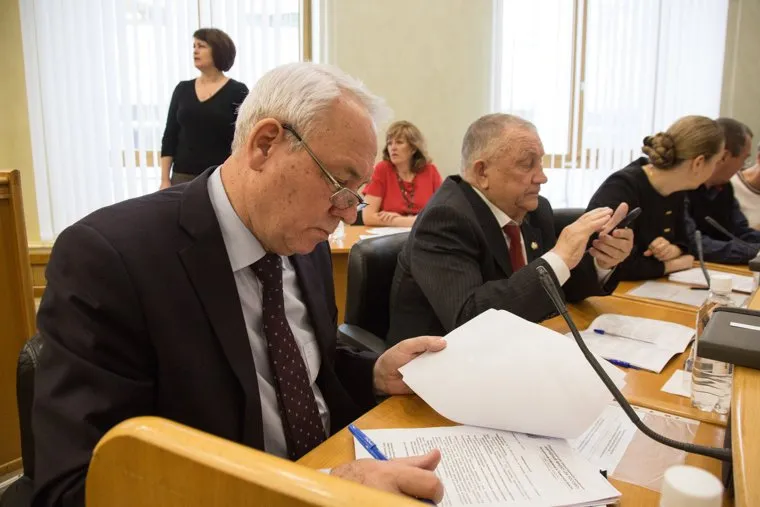 Заседание комиссии по социальной политике и городскому самоуправлению в Тюменской городской думе. Тюмень, колосов михаил