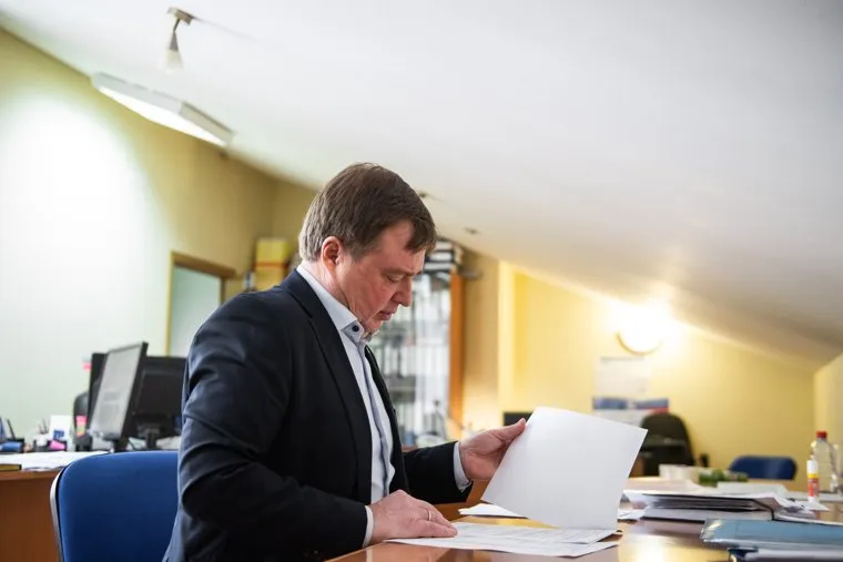 Депутат Государственной думы РФ Максим Иванов подает документы на участие в праймериз партии «Единая Россия». Екатеринбург