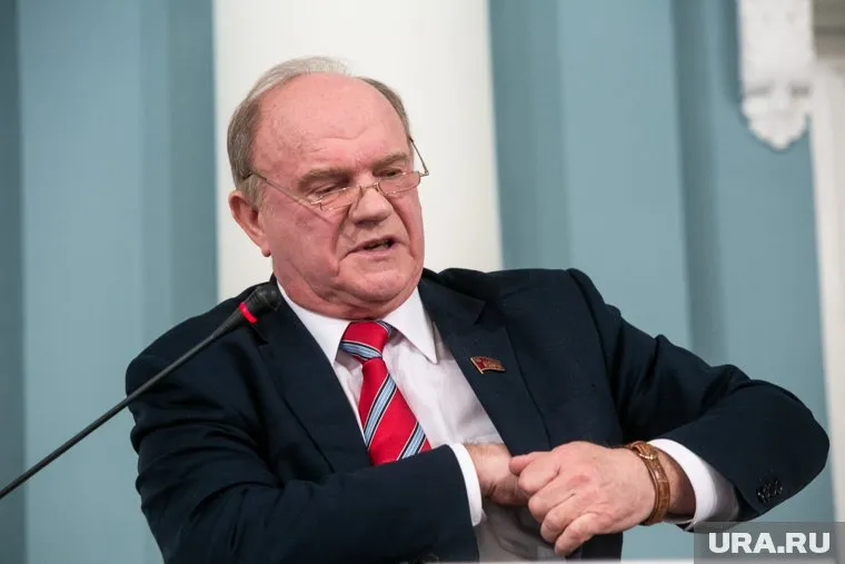 Геннадий Зюганов считает, что Владимир Путин должен признать республики в послании Федеральному собранию
