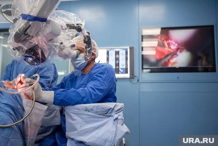 Всего на счету у врачей пять сложнейших операций по пересадке сердца