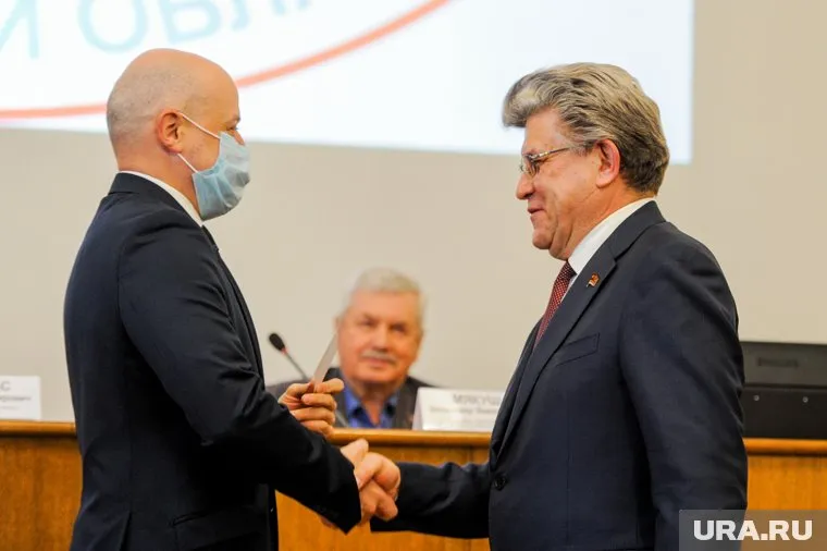 Александр Журавлев (справа) получил депутатский мандат, однако может сложить полномочия досрочно