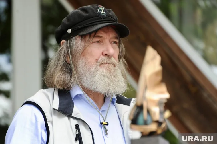 Конюхов прервал рекордное океанское плавание из-за технических неисправностей