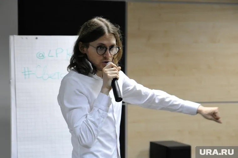 Михаила Светова объявили в розыск