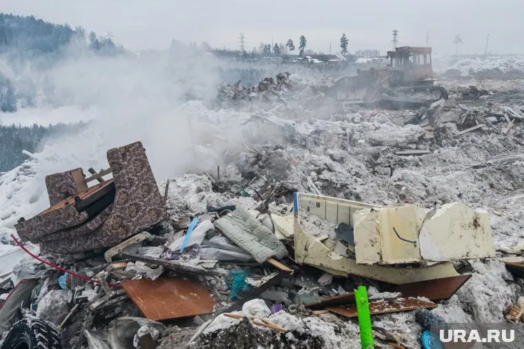 В Салехарде из-за сильных морозов возле некоторых домов образуются свалки (архивное фото)