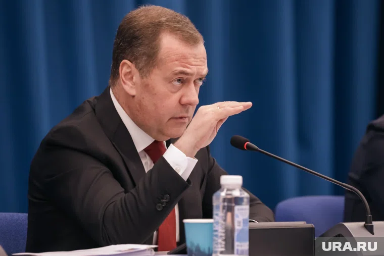 Медведев оценил назначение Ермака главой делегации Украины