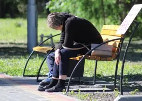 Мать девочки, брошенной на улице в Екатеринбурге, оправдалась работой