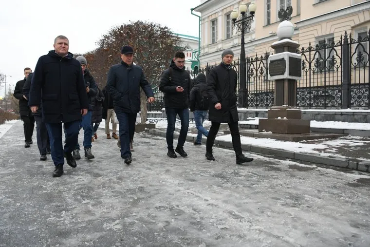 Алексей Орлов осматривает благоустройство в центре города. Екатеринбург