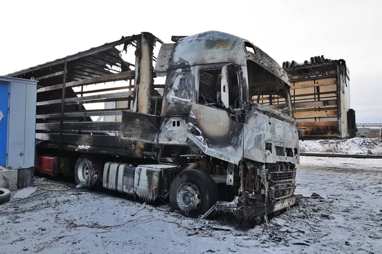 Сгоревшие машины, Омская 171Б. Курган