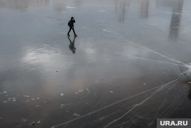 В Кургане подростки выходят на тонкий лед с риском для жизни