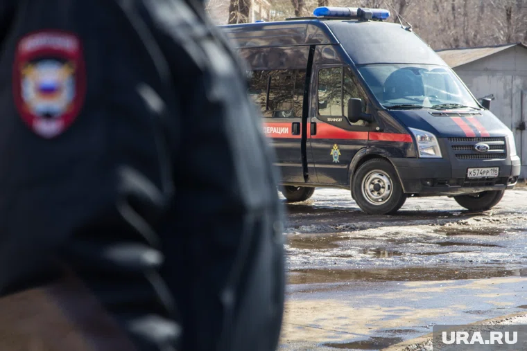 С места происшествия на улице Ясеневой поднимался густой черный дым