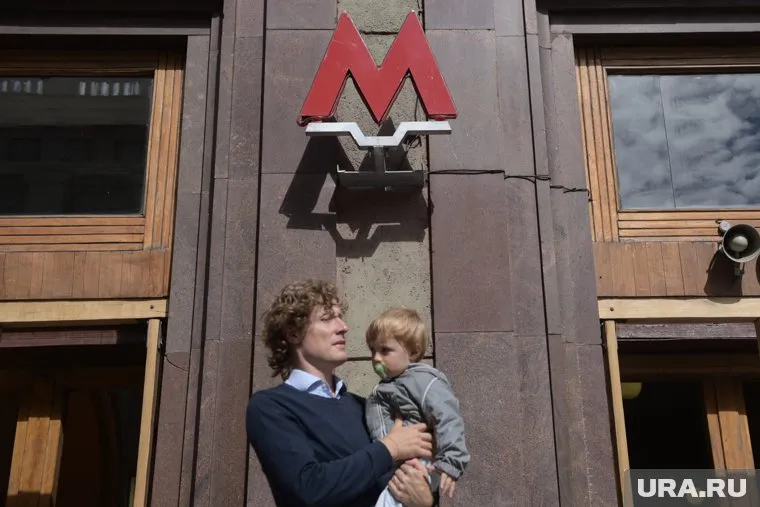 Хочешь проехать в метро с ребенком? Забудь о коляске