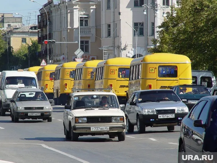 Колонна детских автобус попала в ДТП