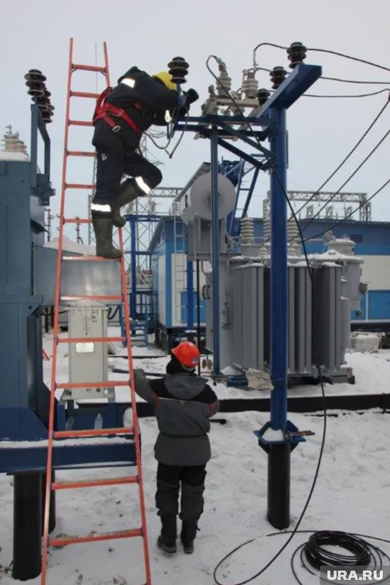 Югорские энергетики завершают монтаж новой подстанции в Пыть-Яхе