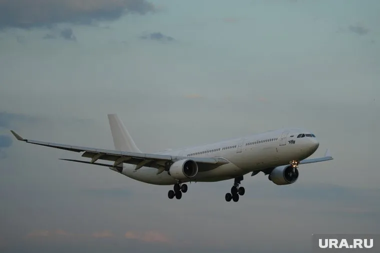 Самолеты не смогли приземлиться из-за погодных условий