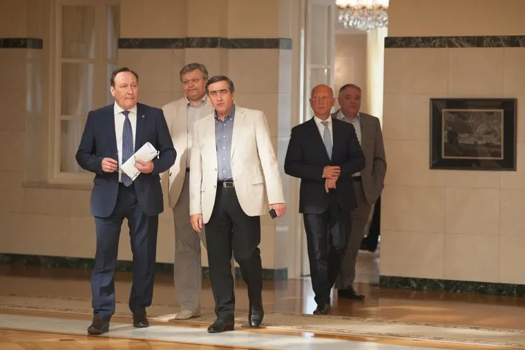 Брифинг с новым министром здравоохранения. Екатеринбург, габинский ян, трофимов игорь, прудков александр, бадаев феликс, дорнбуш александр