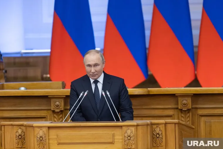 Владимир Путин созвал совещание, чтобы обсудить ситуацию с пожарами в регионах