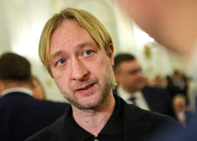 Плющенко заставил больного сына выйти на лед, его увезли на скорой