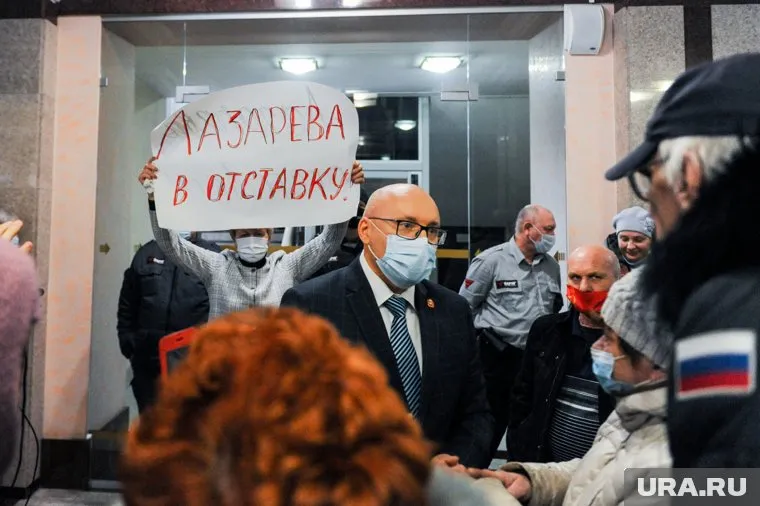 Ноябрьский бунт противников QR-кодов продолжает отзываться парламенту Челябинской области