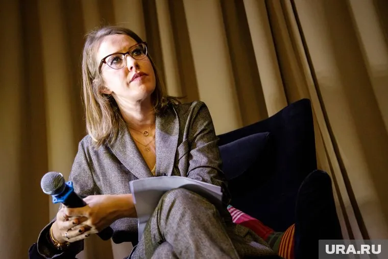 Табличка провисела на фасаде совсем недолго