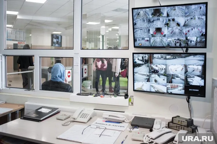 Школа осталась без охраны из-за бумажной волокиты