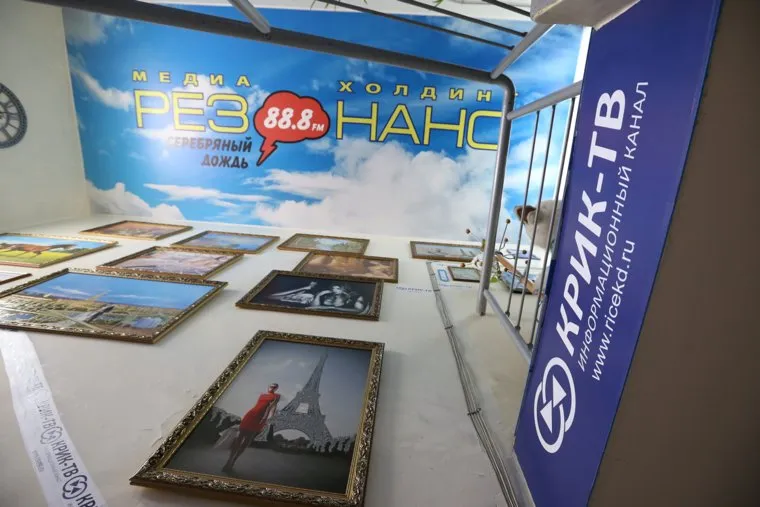 Крик-тв. Медиа холдинг Резонанс. Приставы у дверей. Екатеринбург