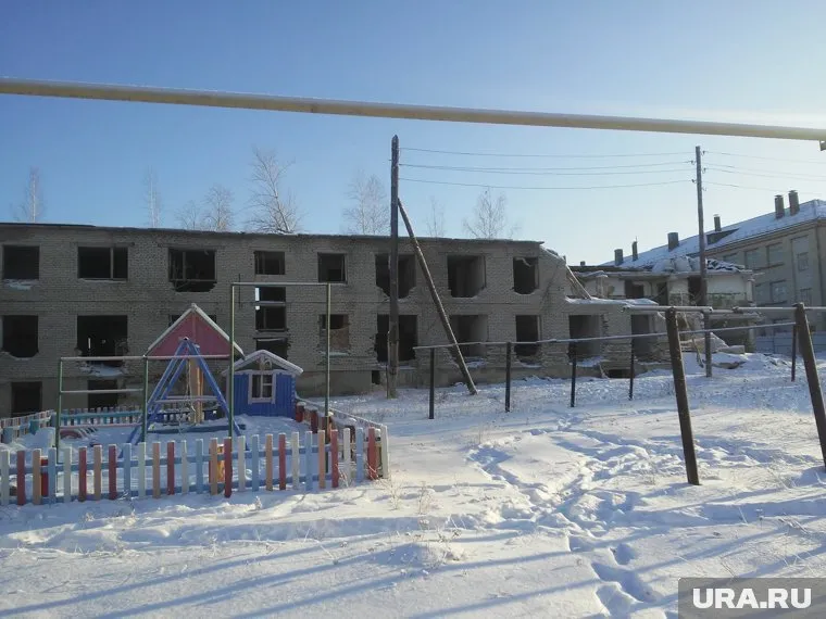 В разрушенный дом в Шадринском районе продолжают прописывать людей