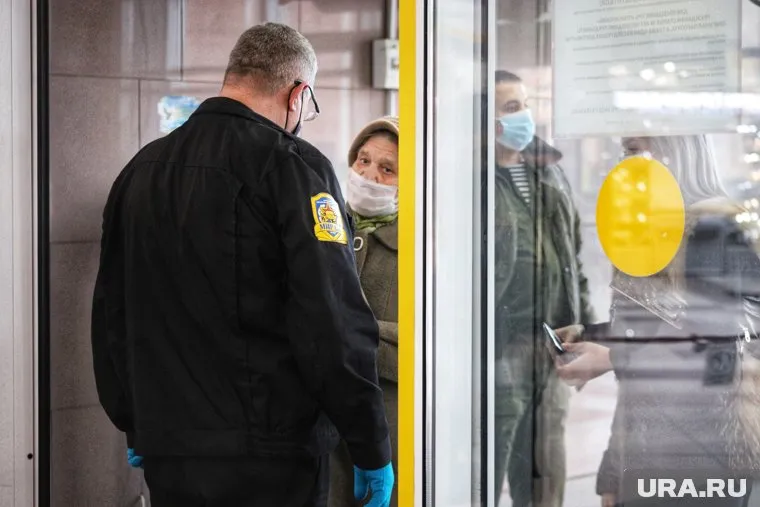 В торговые центры теперь пускают только привитых от коронавируса