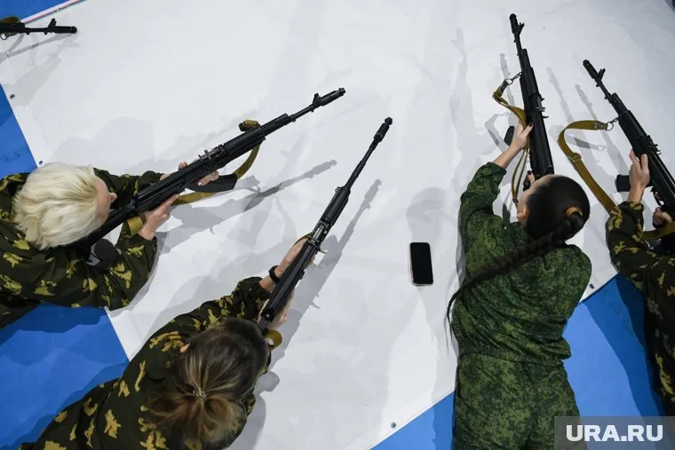 Девушки из «Женской гвардии Урала» купят билеты в Донецк тем, кто критикует их деятельность