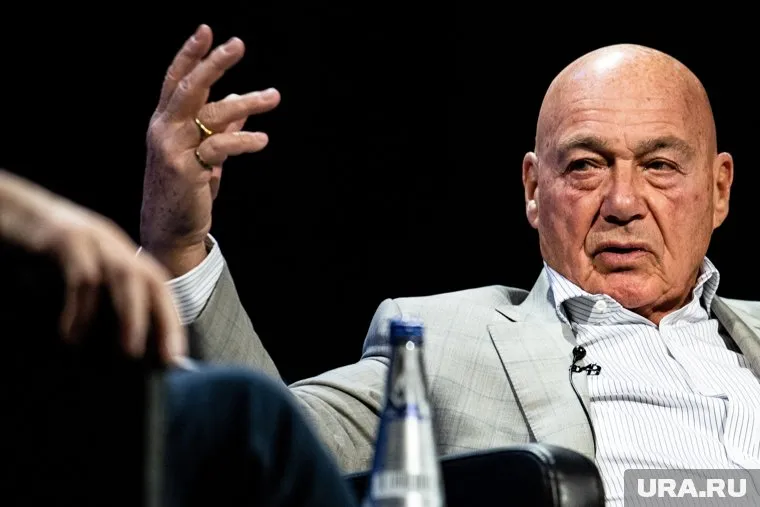 По словам телеведущего, он пригласил нового премьера на интервью