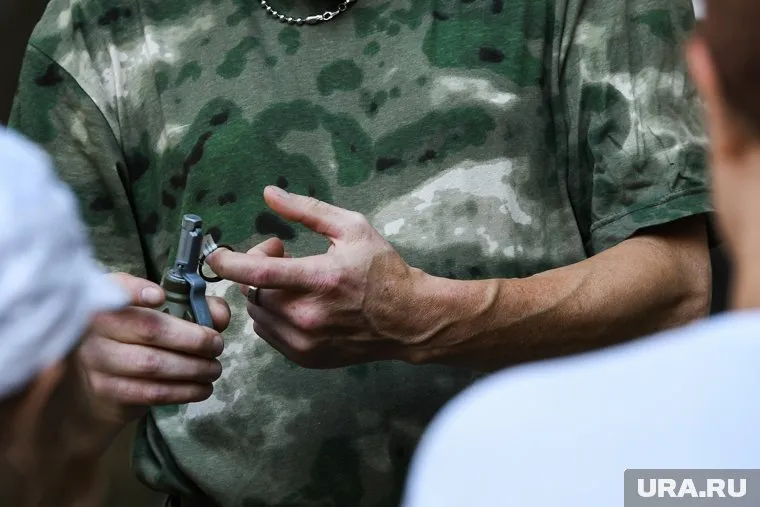 Военный закинул светошумовую гранату в салон красоты, где была его бывшая возлюбленная