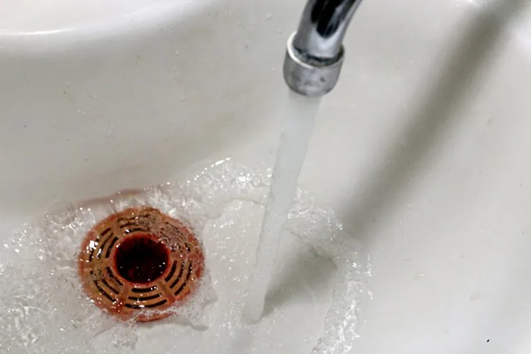 Вода из крана.Курган, вода из крана