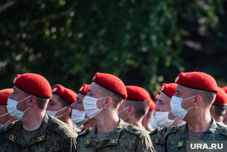 Премьер-министр распорядился увеличить оклады военных на 3% с 1 октября