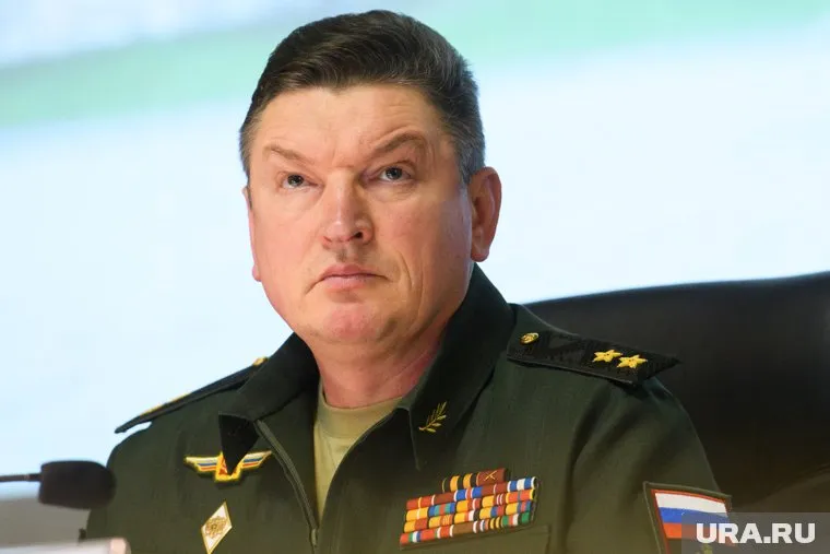 Вскоре после первой командировки в Сирию Лапин стал командующим ЦВО